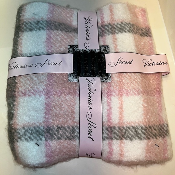 ❌SOLD❌ Victoria’s Secret BUNDLE - accordion card holder & Blush pink gray scarf - Picture 13 of 16